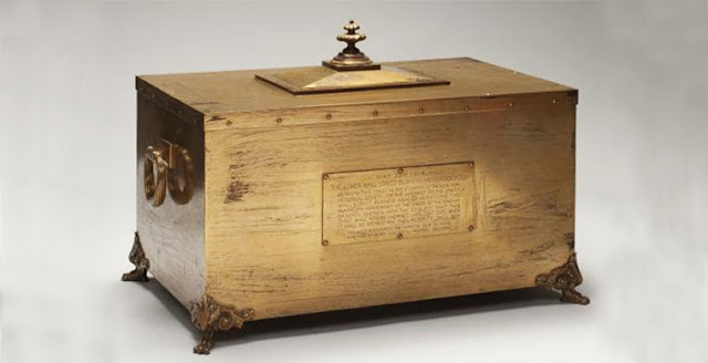 October 8, 2014, in New York, opened a "time capsule," in 1914