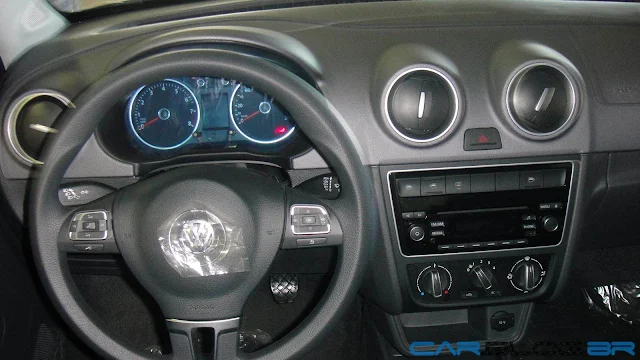 Gol G6 1.6 2013- vermelho - interior