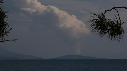 Anak Gunung Krakatau Kembali Hebohkan Warga, Dengan Erupsi 3 Kali disusul Tinggi Kolom Abu 300 Meter