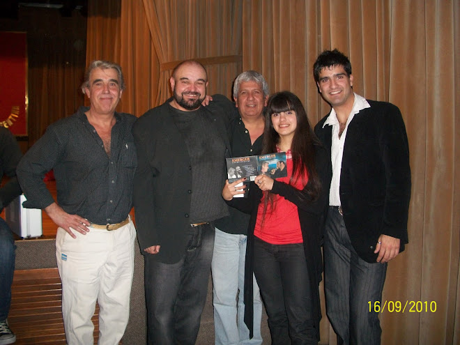 Antonella y el Grupo Emerger :) Conf.  de Prensa