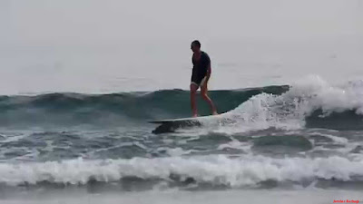 surfing pantai batu karas jawa barat