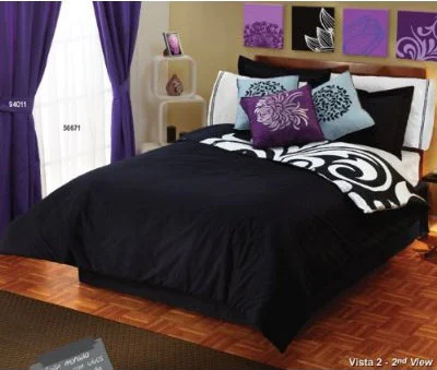 DORMITORIO BLANCO NEGRO Y MORADO via www.dormitorios.blogspot.com CUBRECAMA ESPECTACULAR BEDDING