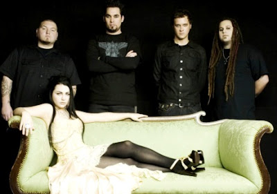 Foto de integrantes de Evanescence en sesión fotográfica