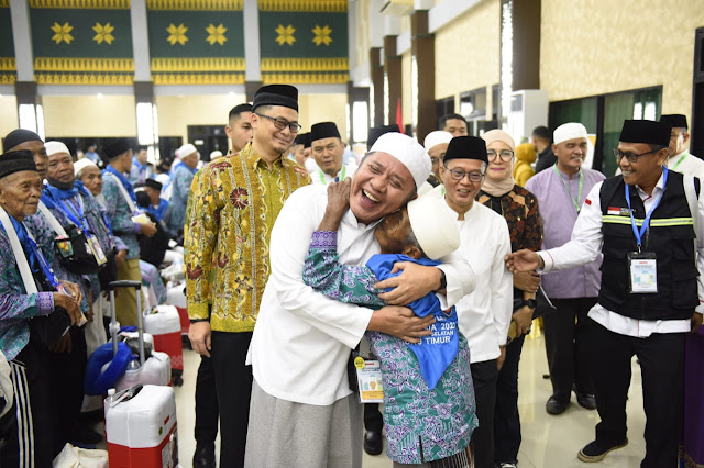 Herman Deru Lepas Keberangkatan  360 Orang Jemaah Calon Haji Keloter 1 Asal Sumsel Menuju Tanah Suci