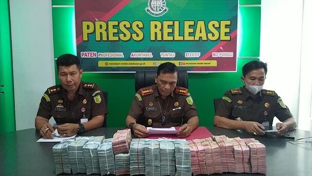 Terpidana Narkotika Serahkan Uang Denda Rp1 Miliar ke Kejari Medan