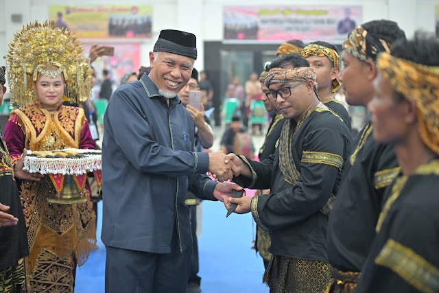 Silek Jati Diri Minangkabau, Gubernur Mahyeldi Lewakan Enam Pandeka Perguruan Karang Indah