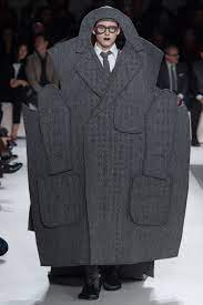 Describe a person who wears unusual clothes IELTS cue card