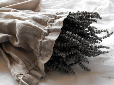 image via Tricia Rose, Rough Linen - as seen on linenandlavender.net -  http://www.linenandlavender.net/2012/01/scottish-rose.html