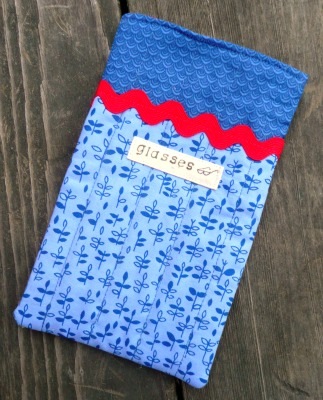 glasses case tutorial. for an eyeglass case.