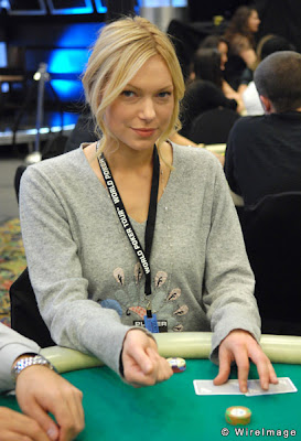 Laura Prepon | poker