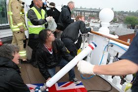 James May and his Man Lab team with one of their Bun Throwing machines. Photo courtesy of Alastair Fear / AbingdonBlog.co.uk