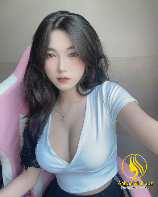 Mi Trần - Hot Girl 2k5 sở hữu thân hình sexy quyến rũ với vòng 1 căng tròn