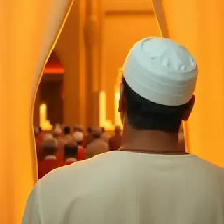 The Prophet ﷺ smiles through the curtain during his final Fajr