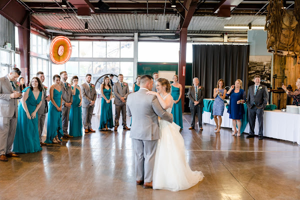 Baltimore Wedding at Federal Hill Park and the Baltimore Museum of Industry BMI photographed by Heather Ryan Photography