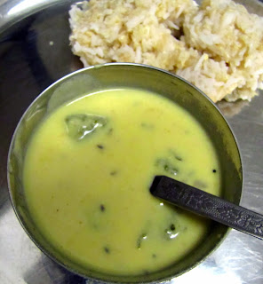 Fenugreek leaves steamed balls in kadhi