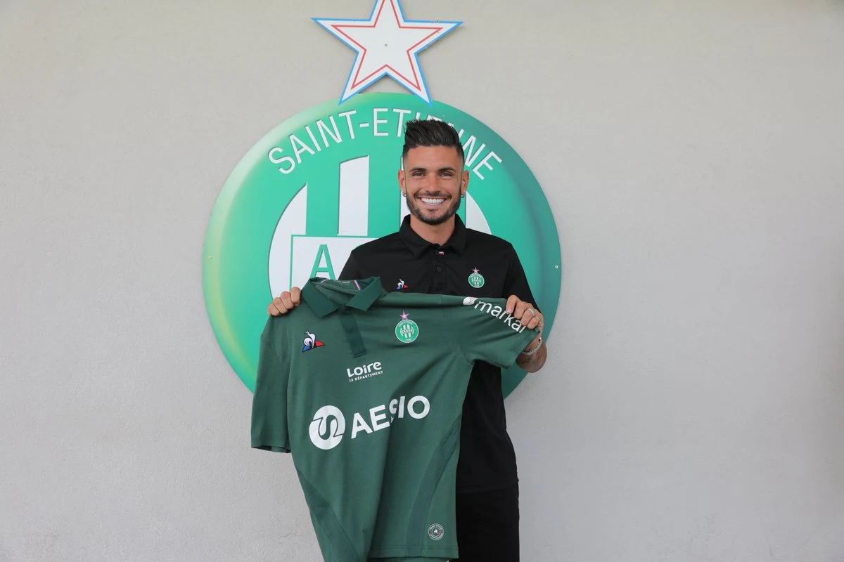 Saint-Étienne have decided to sign Rémy Cabella on a permanent deal