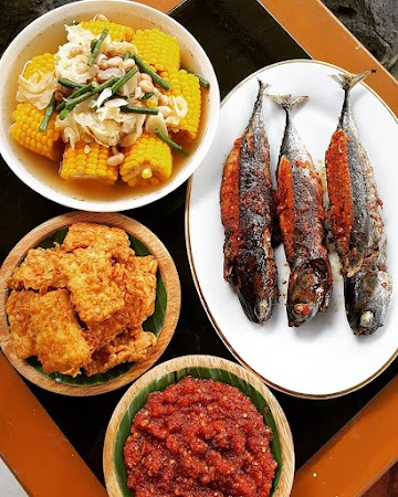 Hidangan Sahur Hari Kedua Ramadhan Ikan Tongkol  Sumbat Sambal/sambal terasi plus sayur asem dan tempe goreng tepung