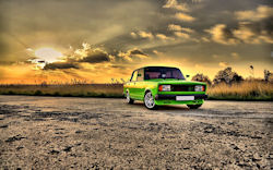 Hermoso auto Lada en color verde