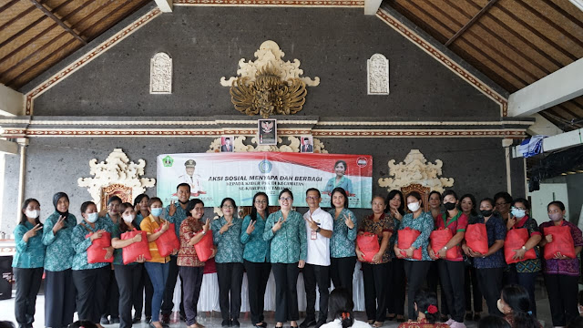 Ny Rai Wahyuni Sanjaya Lanjutkan Aksi Sosial Menyapa dan Berbagi Menyasar Kecamatan Selemadeg dan Seltim