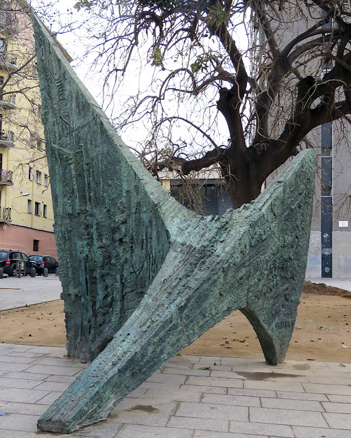 Evocació marinera (Evocation of Seafaring) by Josep Maria Subirachs, Plaça del Mar, Barceloneta, Barcelona