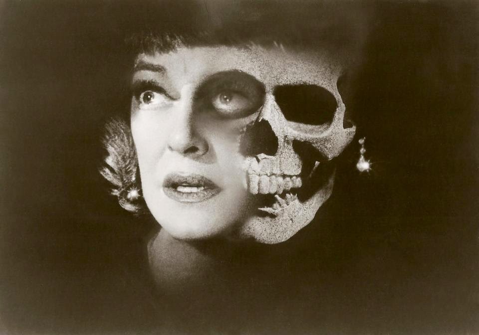 http://zinefilaz.blogspot.mx/2012/07/su-propia-victima-dead-ringer-1964.html