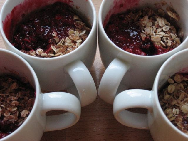 Rumble In The Kitchen: The Selfish Fruit Crisp -- deliciousness in a mug. For one.