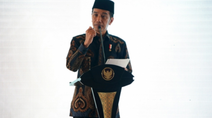 Jokowi Bagikan Ribuan Sertifikat Tanah ke Warga Ibu Kota