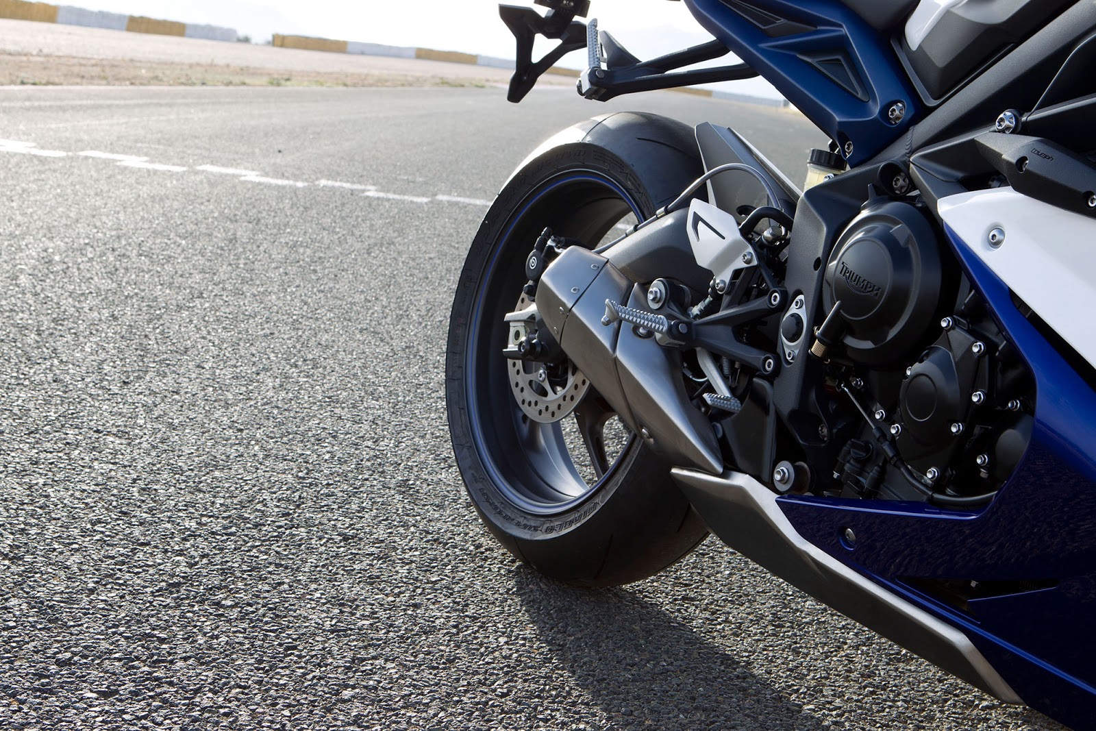 triumph daytona 675 pictures and wallpapers of the year 2013