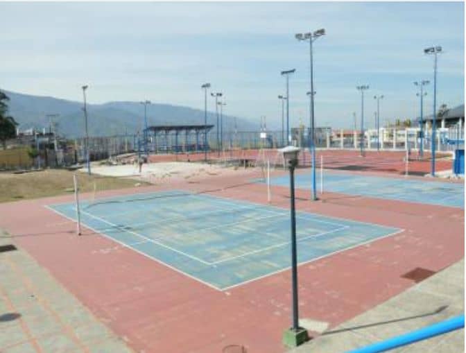 Denuncian cobro en dólares en complejo deportivo de la ULA