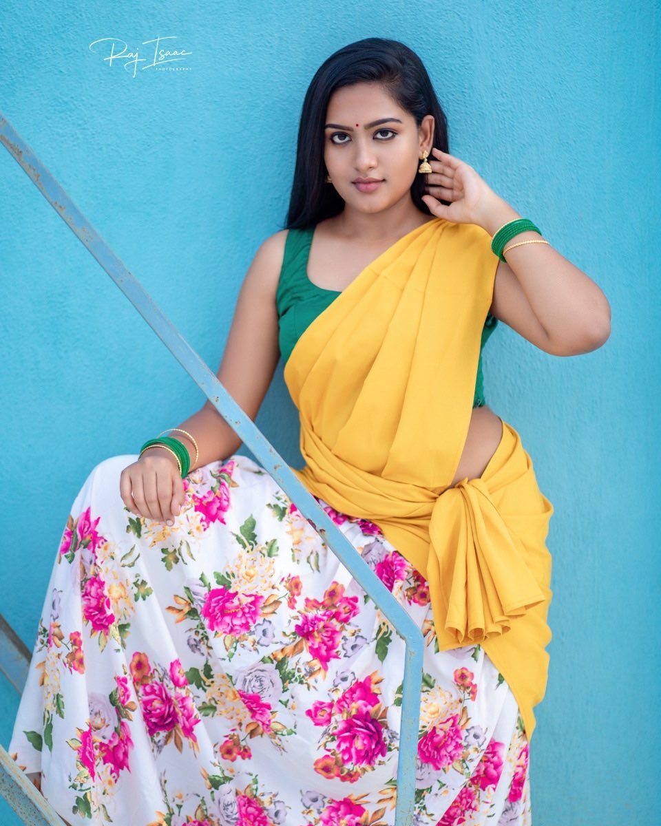 South Indian Actress Model Punitha Balakrishnan hot beautiful in saree. Kollywood actress Punitha Balakrishnan. Navel hot desi women photos and videos