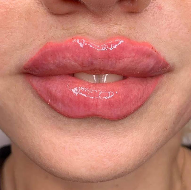 A new trend has been gaining momentum in social networks - users share photos of their lips in an unusual shape, accompanying the pictures with the hashtags #devilslips (devil's lips) #octopuslips (octopus lips).