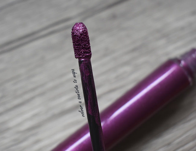Labiales Cream Lip Stain Metálicos de Sephora - 105 Cosmic Purple