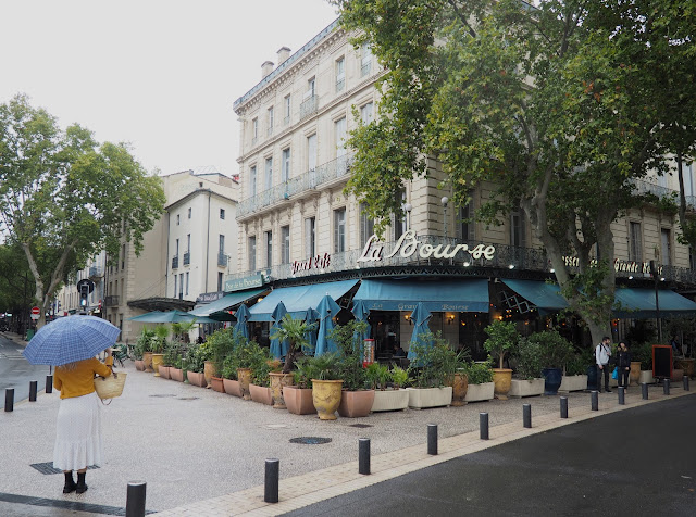 Город Ним, Франция - кафе
