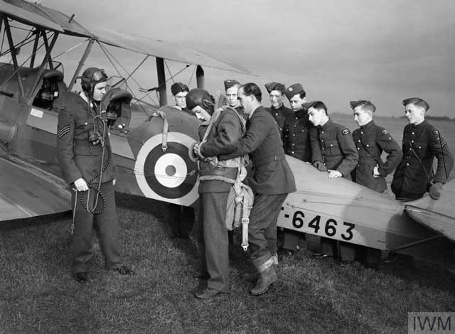 De Havilland Tiger Moths, 4 January 1942 worldwartwo.filminspector.com