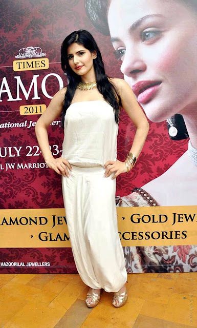 Actress Zarine Khan at International Jewellery Exhibition 2011