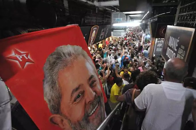 Manifestação pró-Lula em Belo Horizonte ocupa Mercado Central