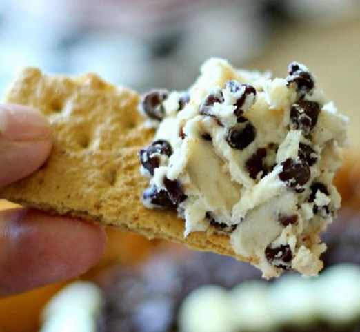 GAME DAY CHOCOLATE CHIP CHEESECAKE BALL #desserts #appetizers