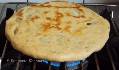 alu kulcha recipe 