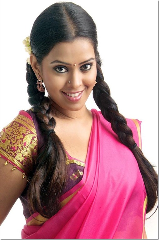 Tamil Actress Kushi in Saree Photo Shoot Pics