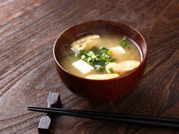 Miso soup is a simple Japanese dish, a soup filled with sliced ​​tofu and vegetables, and topped with miso as a condiment. Miso itself is made from fermented boiled soybeans, rice, or a mixture of both with salt.