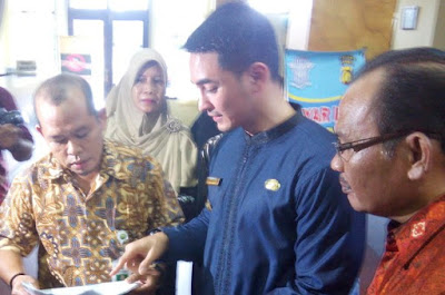 Gubernur Ganteng Marah: Honorer Saya Pecat Semua!