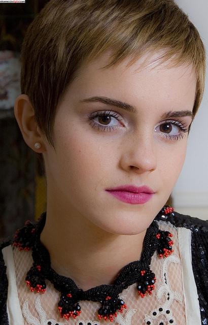 emma watson short hair 2011. makeup emma watson 2011 hair.