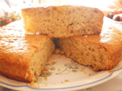 Bizcocho con nueces y ralladura de chocolate con sabor a galleta