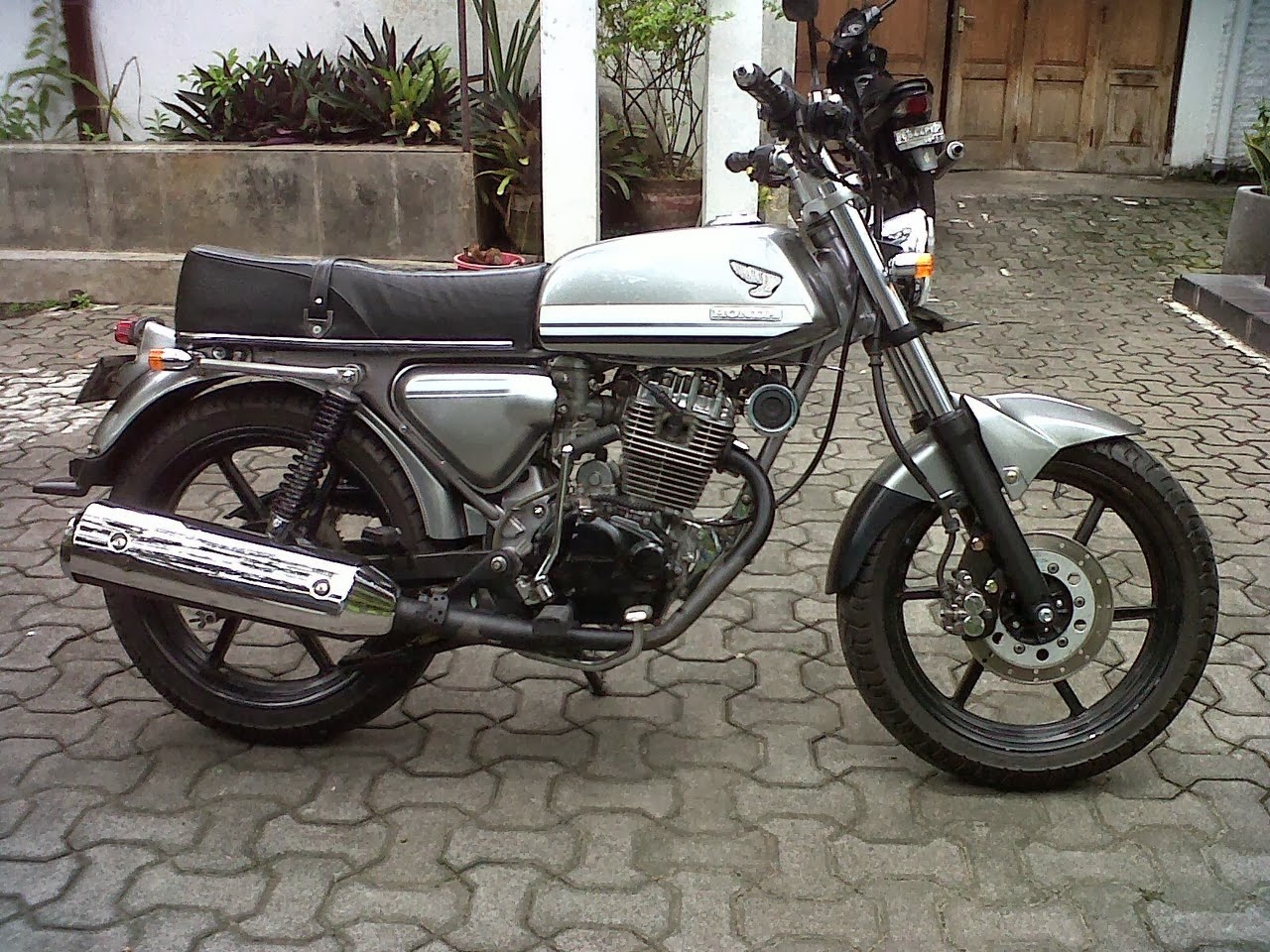 Modifikasi Motor Terbaik Modifikasi Motor CB100 Bergaya Klasik