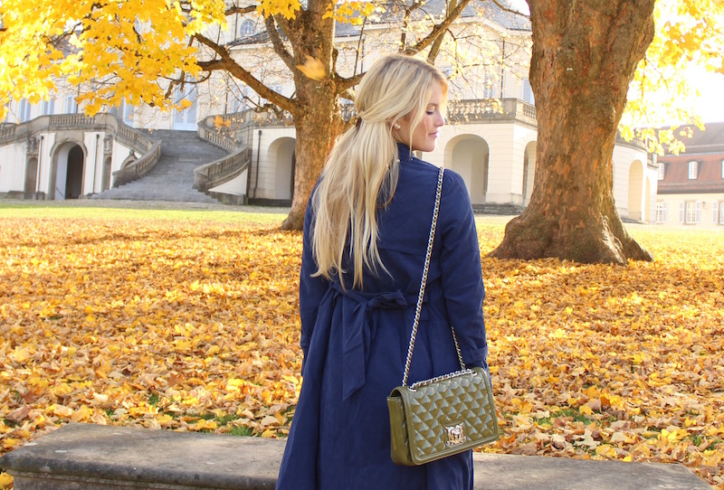 TheBlondeLion Fashion Stuttgart Guide Schloss Solitude Herbst SheIn Trenchcoat blue