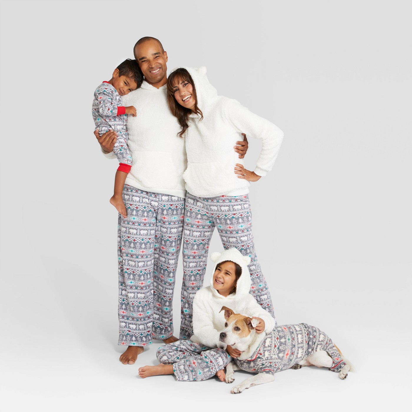 5 Sets of the Cutest Matching Family Christmas Pajamas! Daphnie Pearl Blog family christmas pajamas matching idea photo photographer picture pictures christmas tree buffalo plaid grinch polar bear fuzzy warm comfortable lounge snowflake