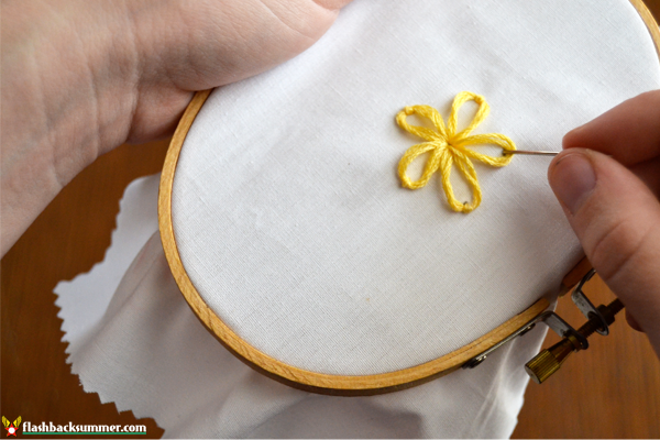 Flashback Summer: How to embroider lazy daisies - sew flowers