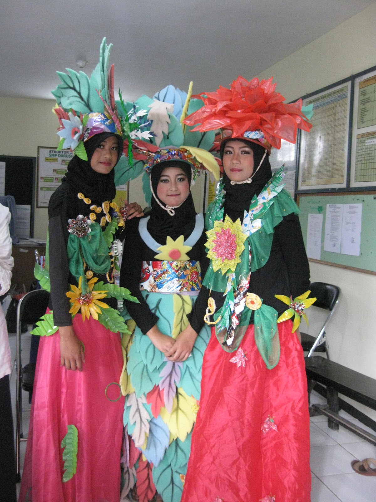 Membuat Kostum Fashion  Show atau Karnaval Berbahan Dasar 