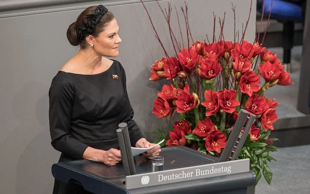 Crown Princess Victoria wore a new navy blue dezire wool coat by Andiata, and black dress by Andiata. Elke Büdenbender