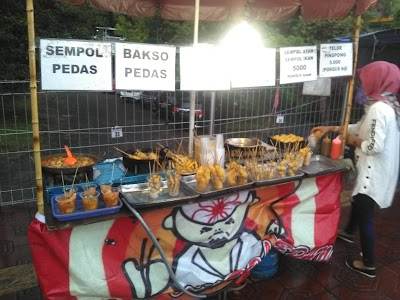 sempol dan bakso pedas